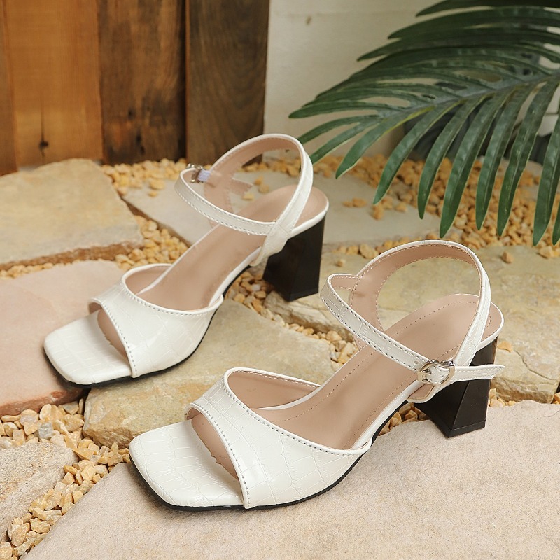Square Toe Block Heel One Buck - Wide Fit Heels avis et prix