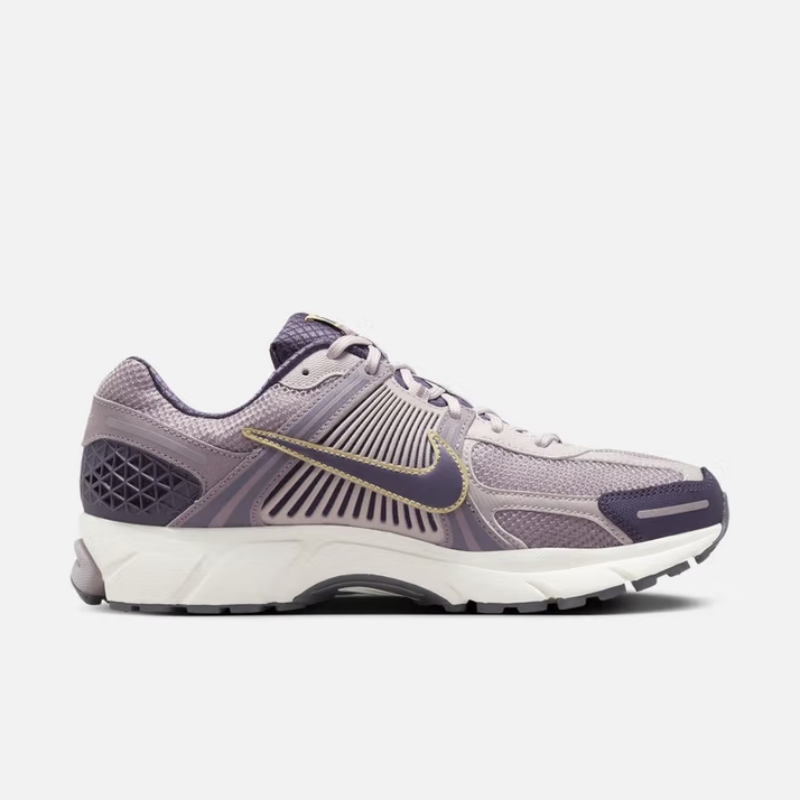 Nike's New Lightweight, Cushio - Women Shoes Must Have avis et prix