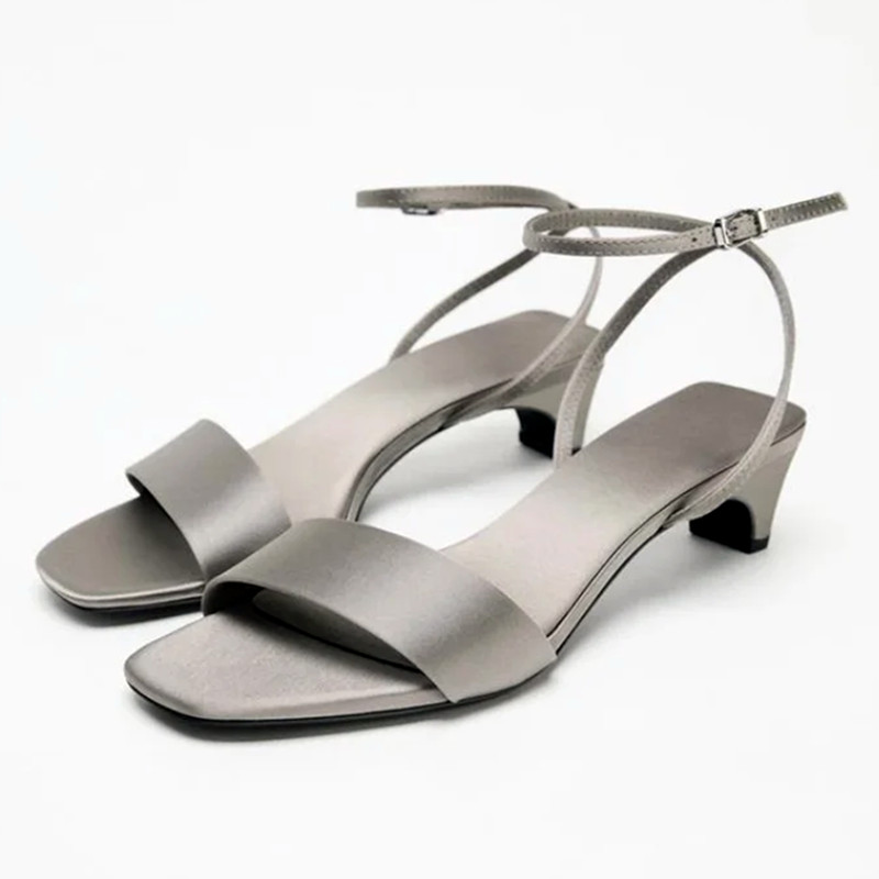 Elegant Square Toe Ankle Strap - Wide Fit Heels avis et prix