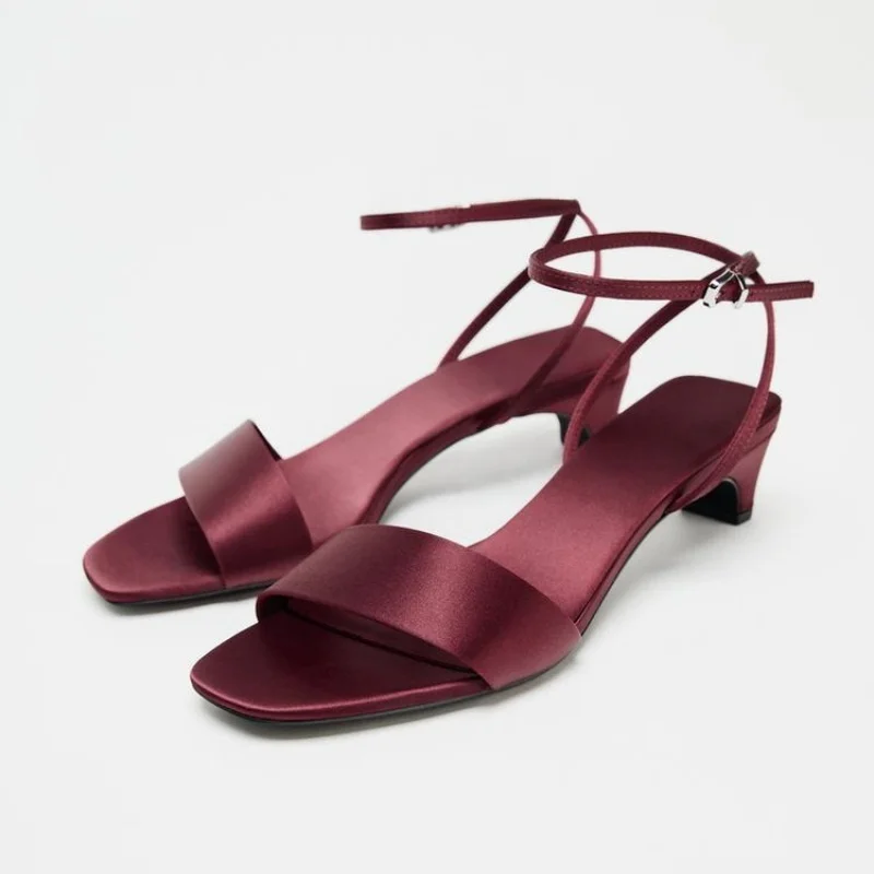 Elegant Square Toe Ankle Strap - Wide Fit Heels avis et prix
