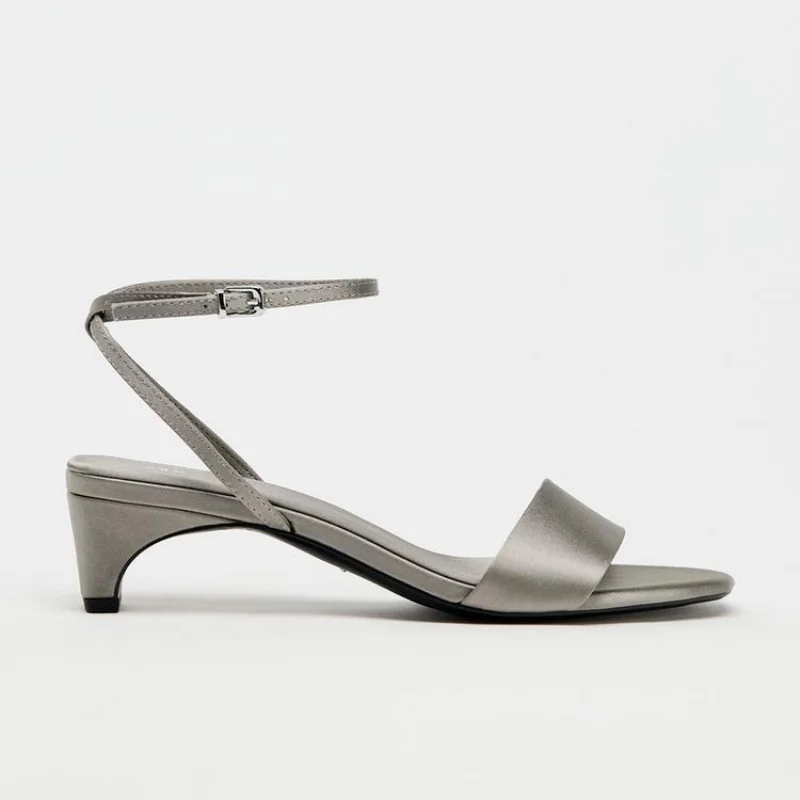 Elegant Square Toe Ankle Strap - Wide Fit Heels avis et prix