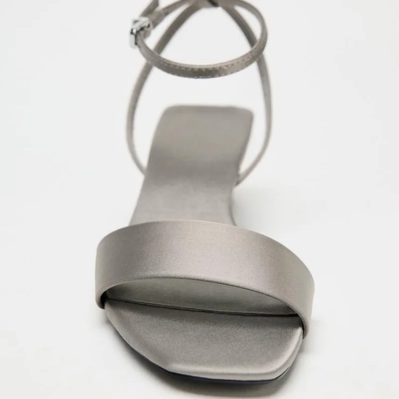 Elegant Square Toe Ankle Strap - Wide Fit Heels avis et prix